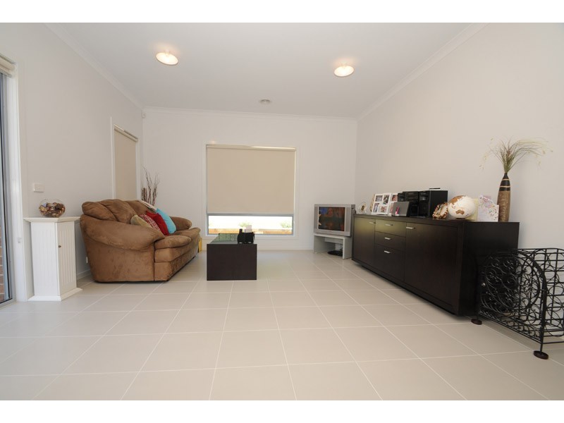 2 Kirrawee Avenue, Wantirna South VIC 3152