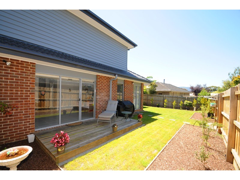 2 Kirrawee Avenue, Wantirna South VIC 3152