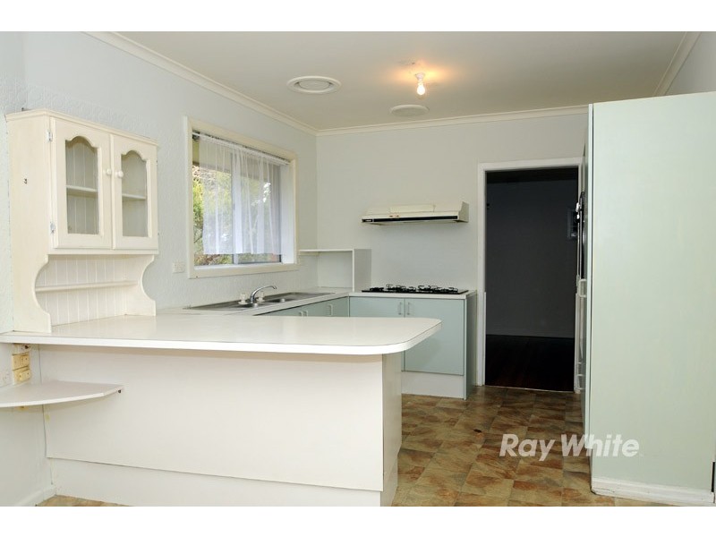 8 Warrawee Road, Wantirna South VIC 3152
