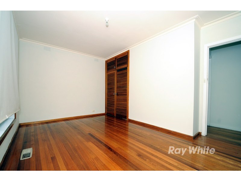 8 Warrawee Road, Wantirna South VIC 3152