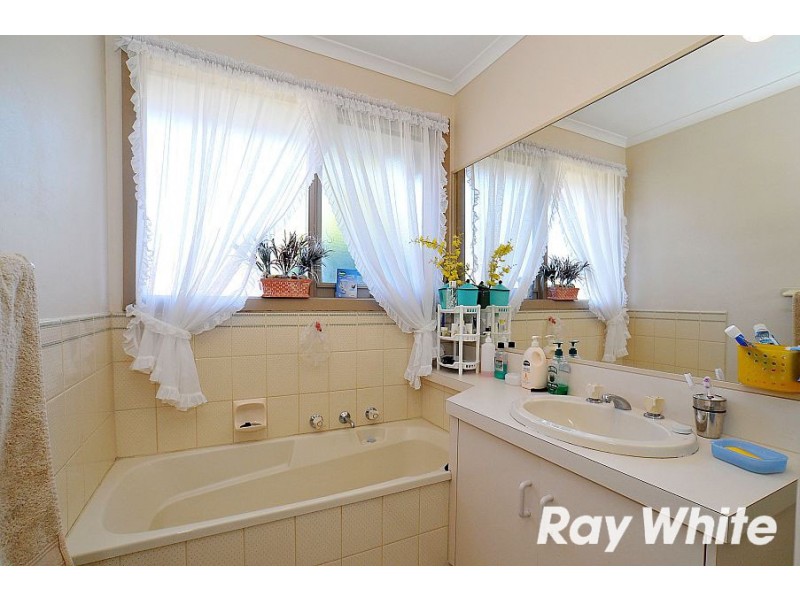 7 Glenwood Grove, Knoxfield VIC 3180