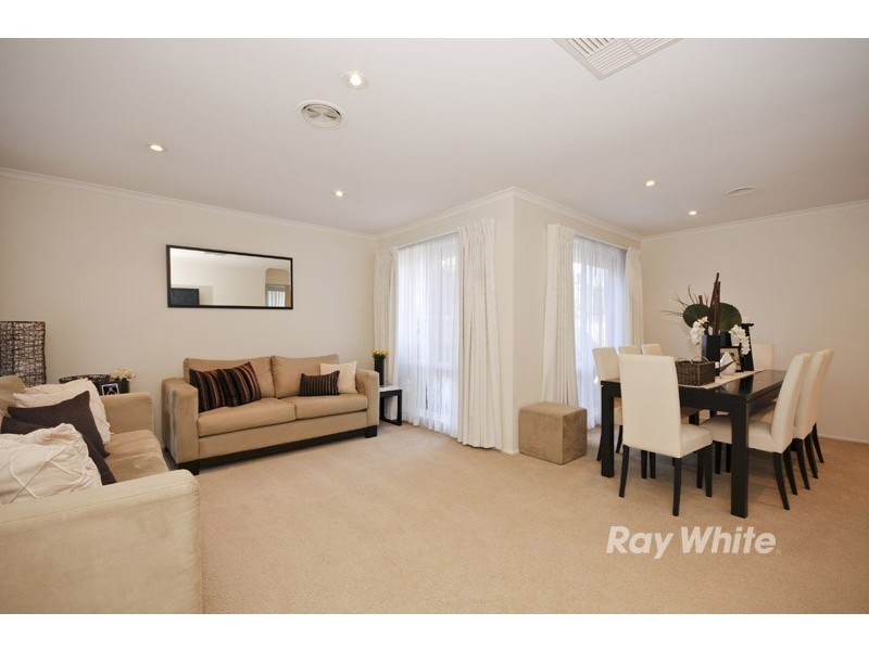 2 Carina Close, Wantirna South VIC 3152