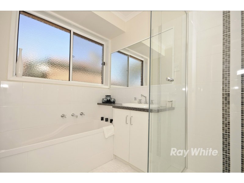 2 Carina Close, Wantirna South VIC 3152