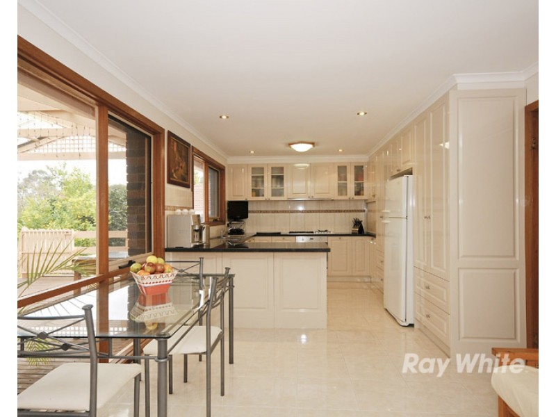 123 Fraser Crescent, Wantirna South VIC 3152