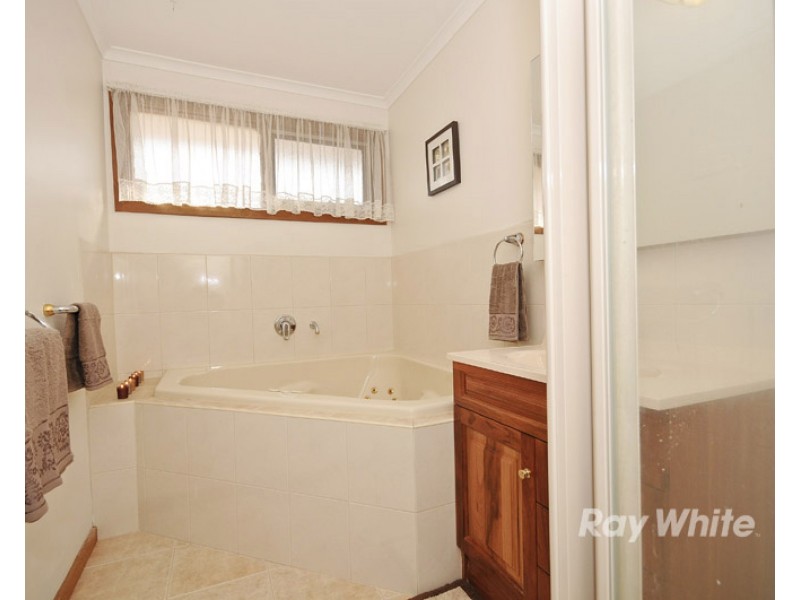 123 Fraser Crescent, Wantirna South VIC 3152