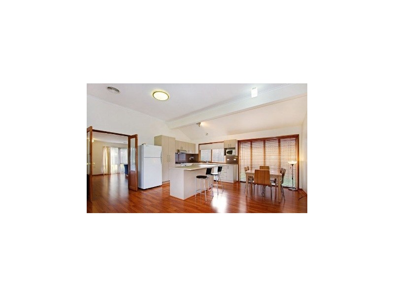 27 Calder Way, Wantirna South VIC 3152