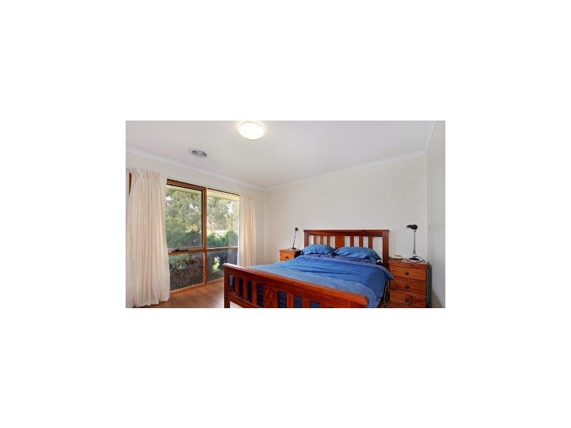 27 Calder Way, Wantirna South VIC 3152