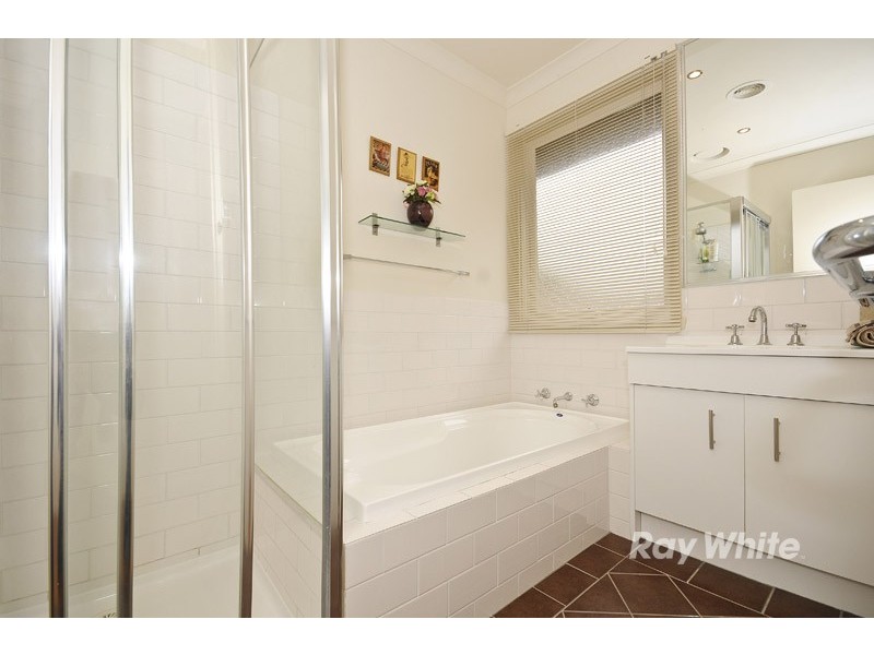 4 Kirrawee Avenue, Wantirna South VIC 3152