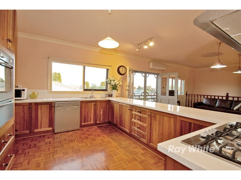 7 Blue Hills Close, Wantirna VIC 3152