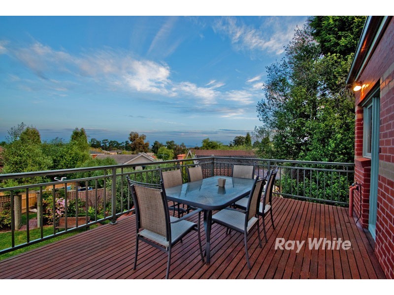 7 Blue Hills Close, Wantirna VIC 3152