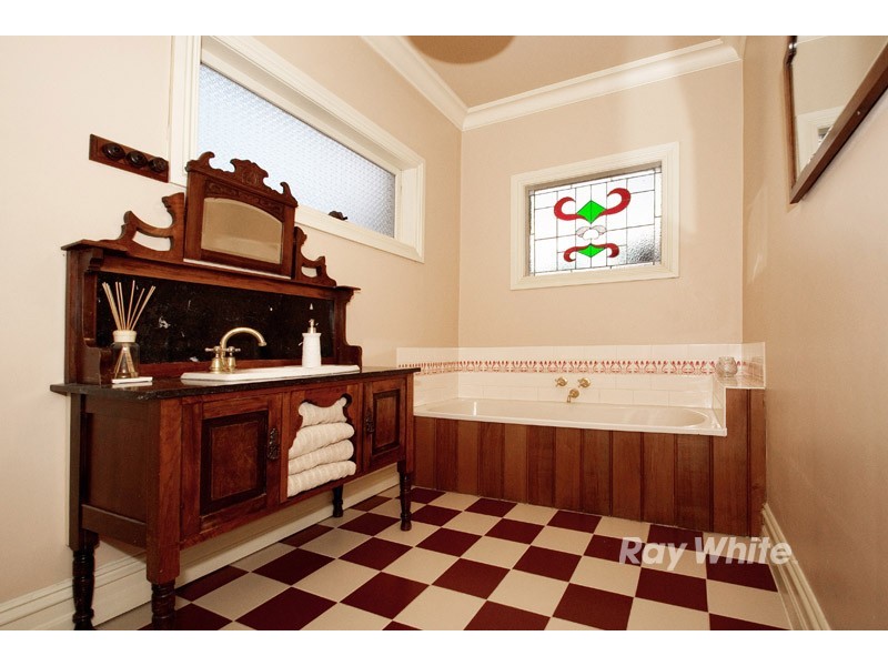 7 Blue Hills Close, Wantirna VIC 3152