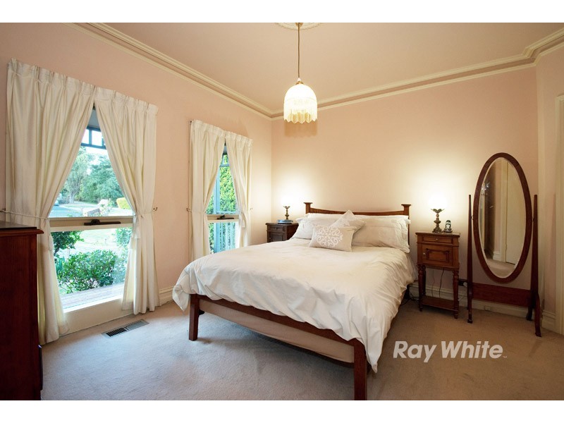 7 Blue Hills Close, Wantirna VIC 3152