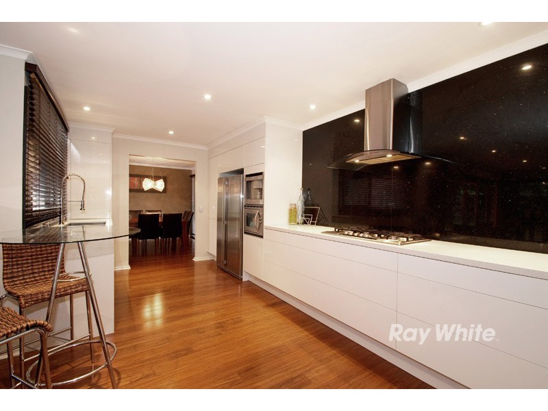 16 Flamingo Drive, Wantirna South VIC 3152