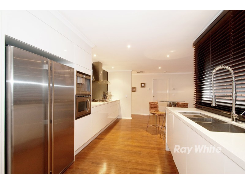 16 Flamingo Drive, Wantirna South VIC 3152