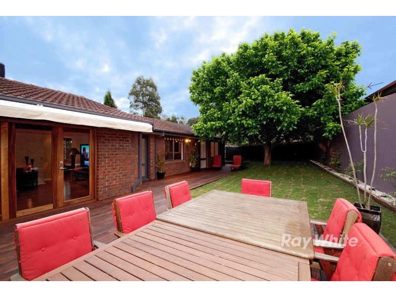 16 Flamingo Drive, Wantirna South VIC 3152