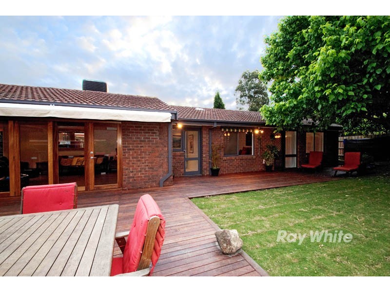 16 Flamingo Drive, Wantirna South VIC 3152