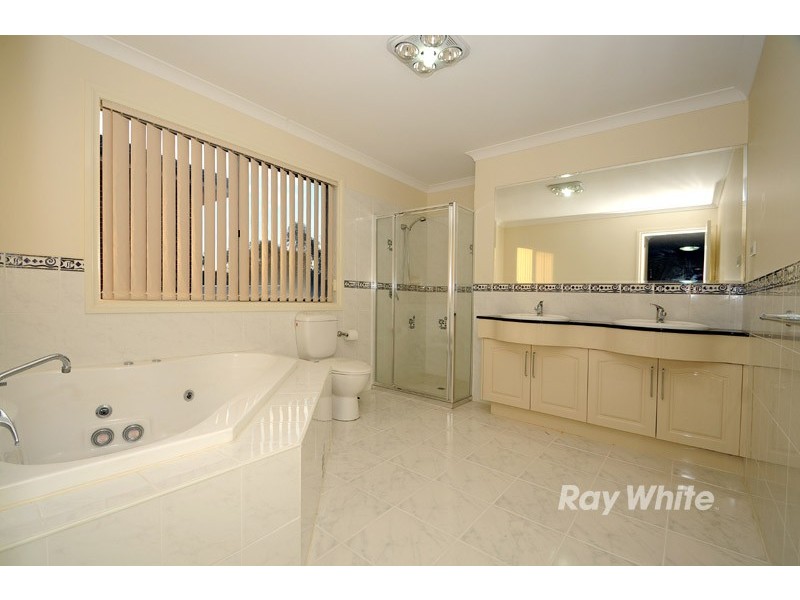 18 Colonial Court, Wantirna VIC 3152