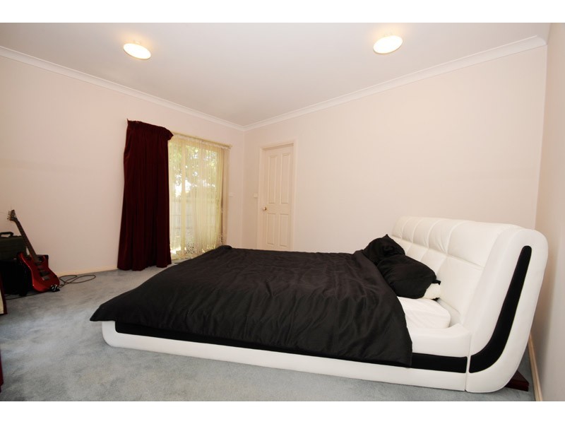 2/63 David Street North, Knoxfield VIC 3180