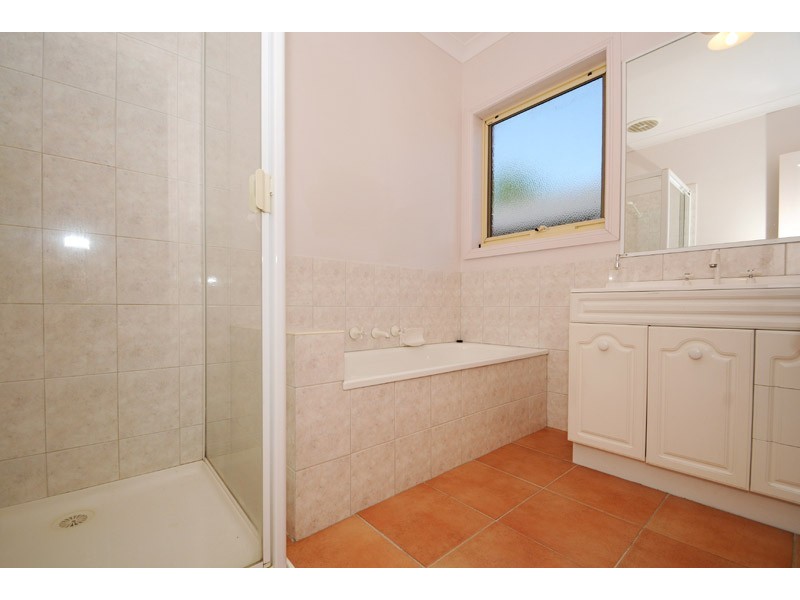2/63 David Street North, Knoxfield VIC 3180