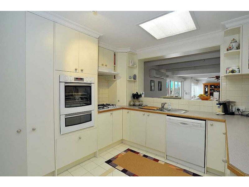 2 Laver Court, Wantirna South VIC 3152