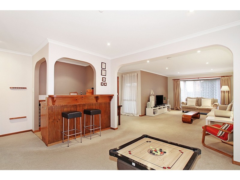 35 Cornelius Drive, Wantirna South VIC 3152