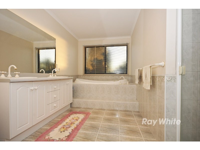 41 Carlisle Road, Ferntree Gully VIC 3156