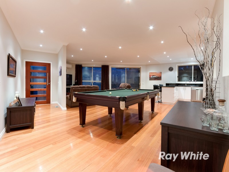 8 Coromandel Crescent South, Knoxfield VIC 3180