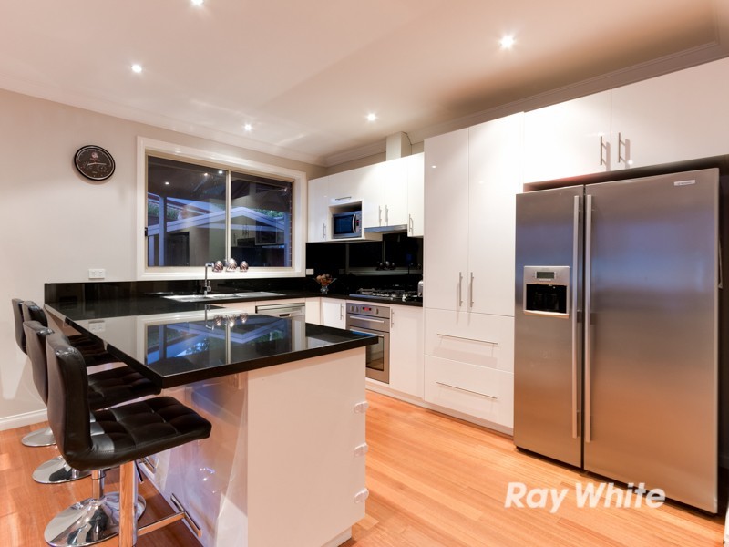 8 Coromandel Crescent South, Knoxfield VIC 3180