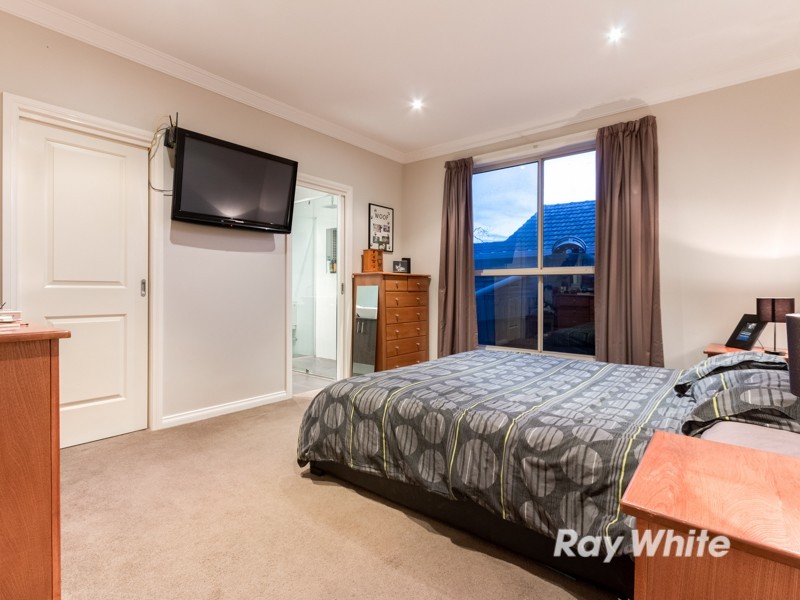 8 Coromandel Crescent South, Knoxfield VIC 3180