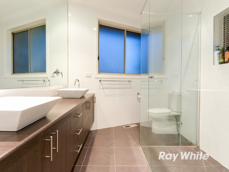 8 Coromandel Crescent South, Knoxfield VIC 3180