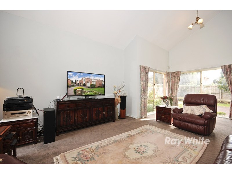 8 Mosman Close, Wantirna South VIC 3152