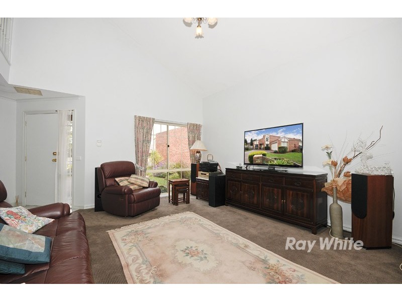 8 Mosman Close, Wantirna South VIC 3152