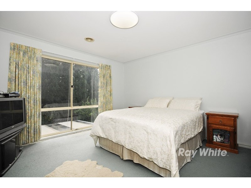 8 Mosman Close, Wantirna South VIC 3152