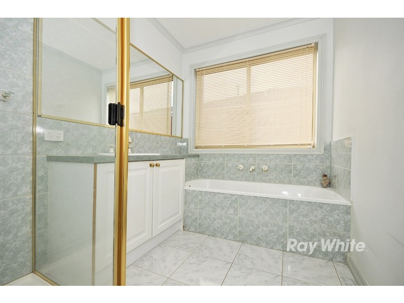 8 Mosman Close, Wantirna South VIC 3152