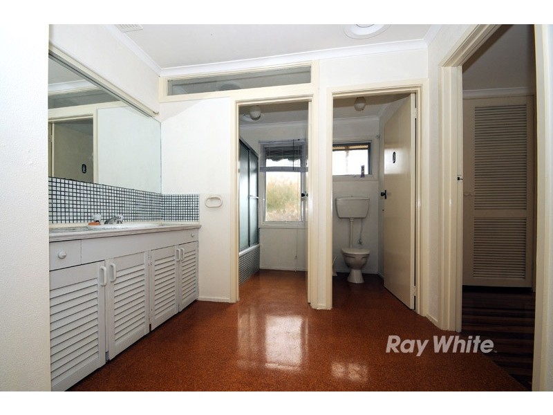 11 Chartwell Drive, Wantirna VIC 3152