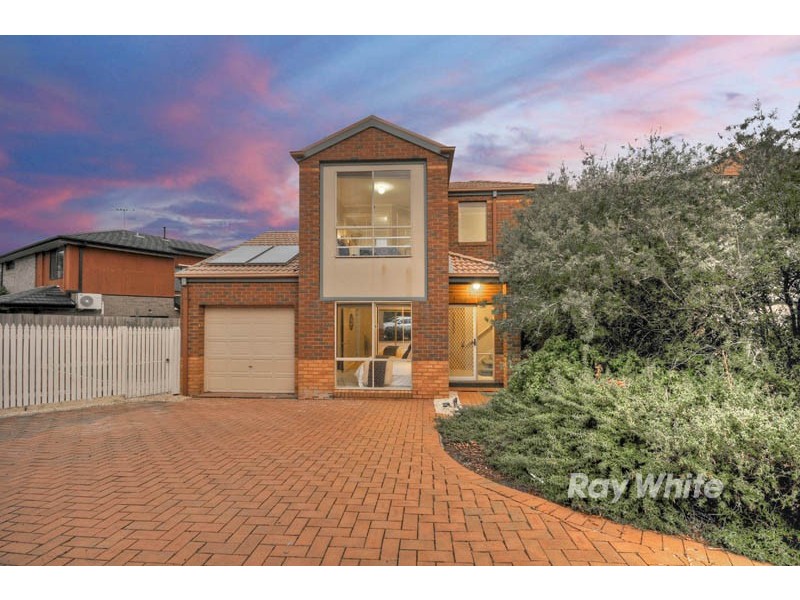 42 St Laurent Rise, Knoxfield VIC 3180