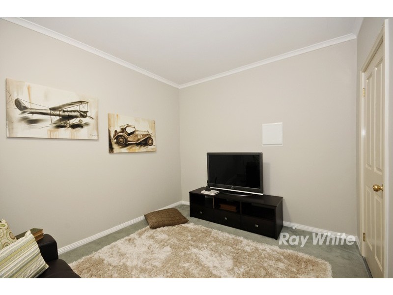 42 St Laurent Rise, Knoxfield VIC 3180