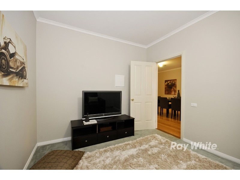 42 St Laurent Rise, Knoxfield VIC 3180