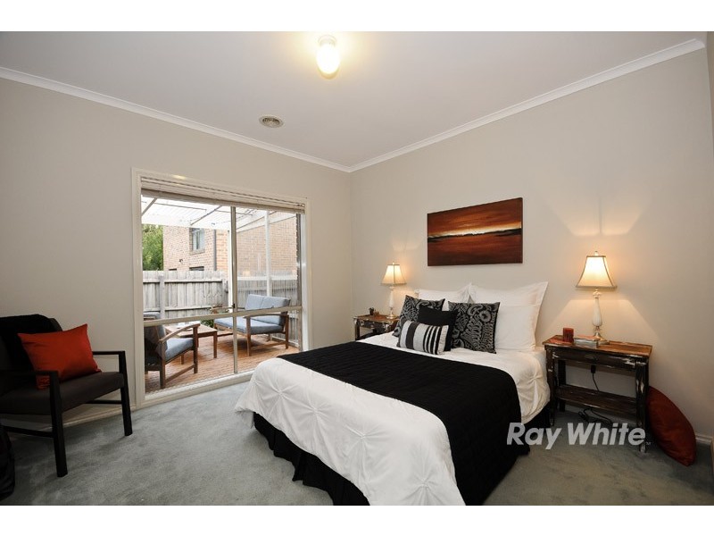 42 St Laurent Rise, Knoxfield VIC 3180