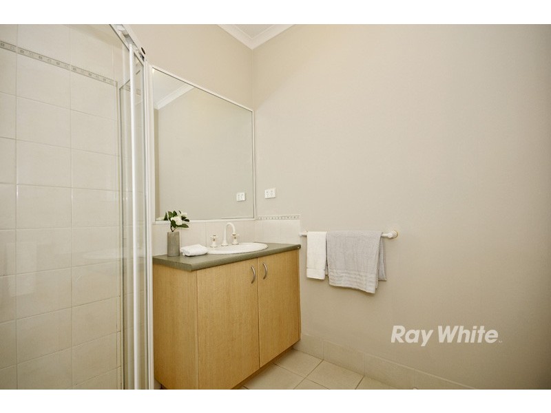 42 St Laurent Rise, Knoxfield VIC 3180