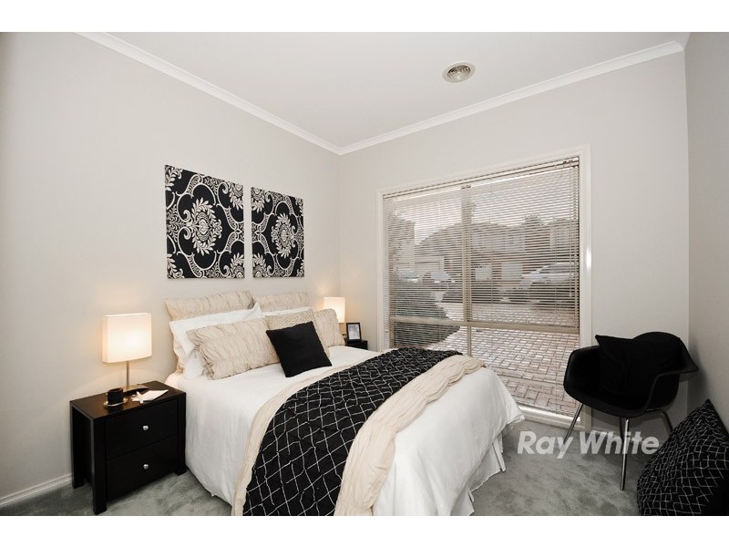 42 St Laurent Rise, Knoxfield VIC 3180