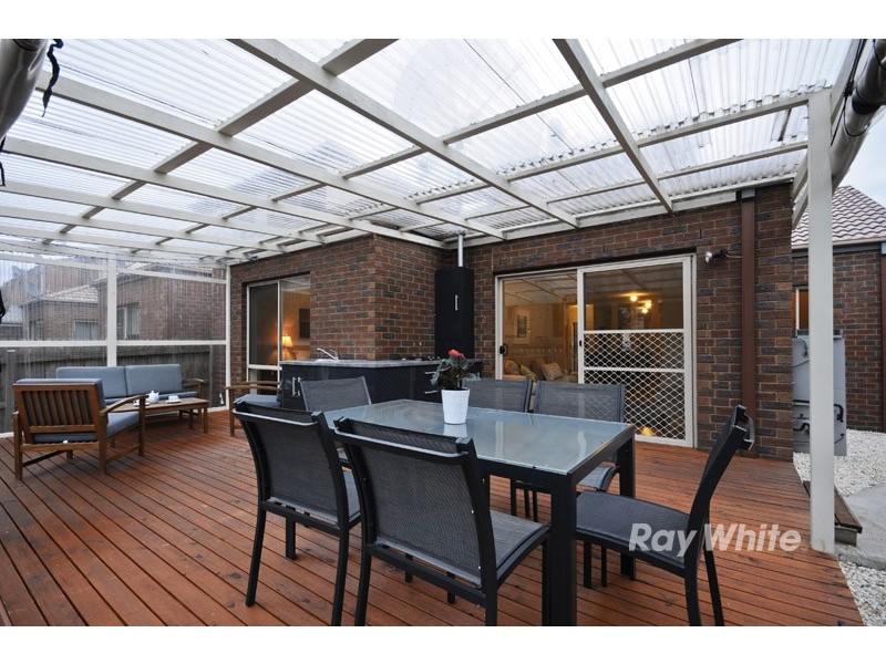 42 St Laurent Rise, Knoxfield VIC 3180