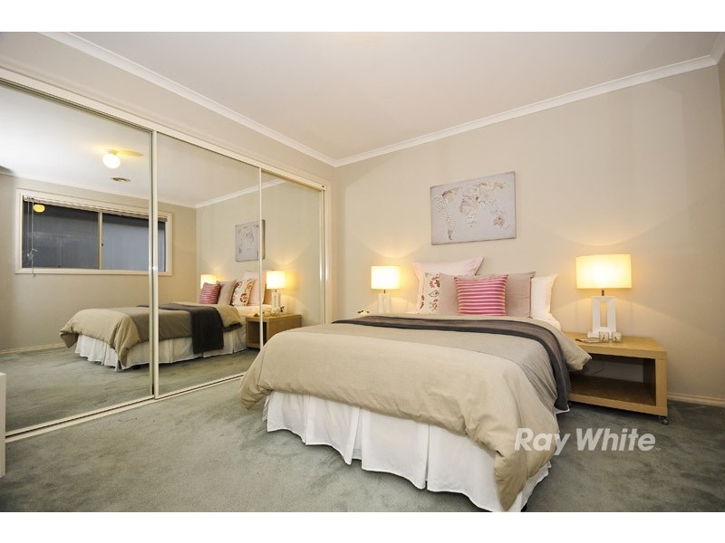 42 St Laurent Rise, Knoxfield VIC 3180