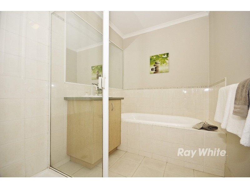 42 St Laurent Rise, Knoxfield VIC 3180