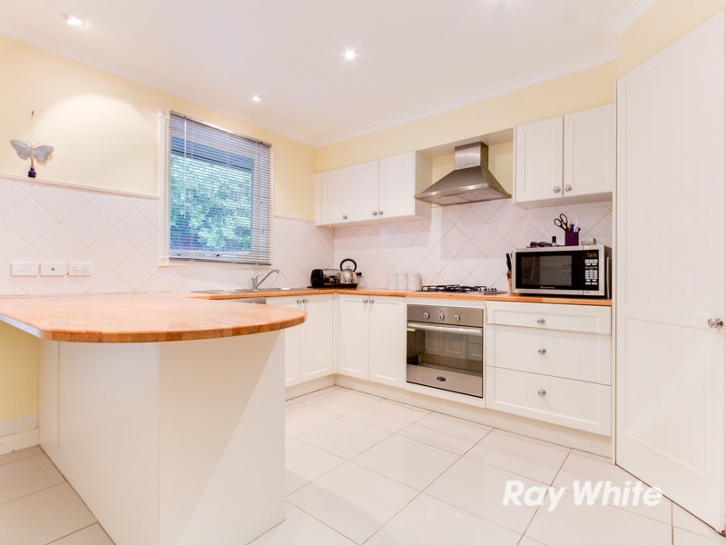 33 Norma Crescent South, Knoxfield VIC 3180