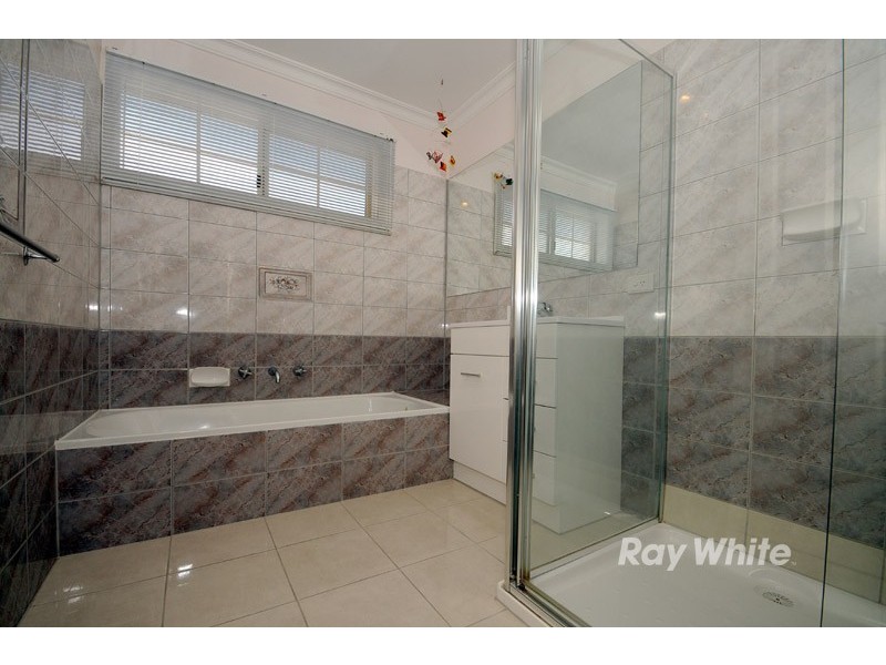 17 Appleberry Close, Knoxfield VIC 3180