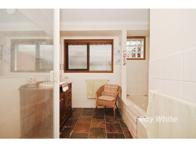 120 Fraser Crescent, Wantirna South VIC 3152