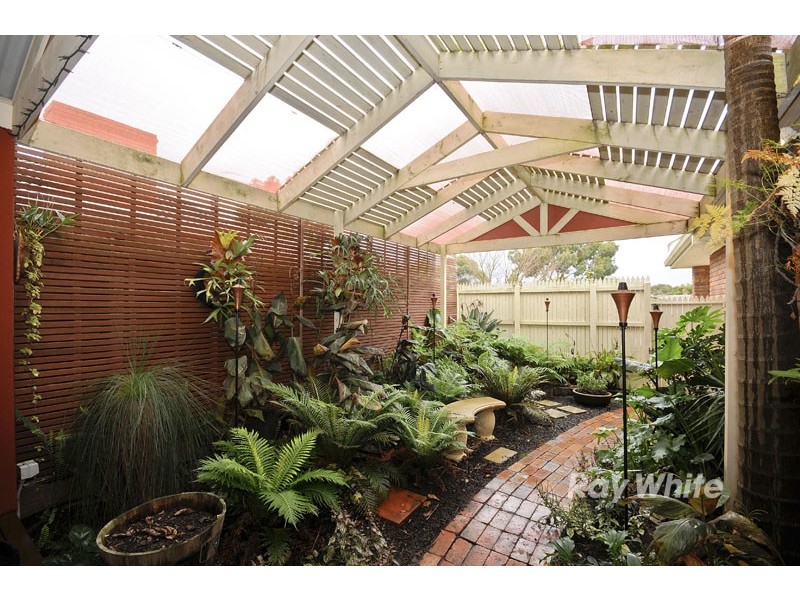 120 Fraser Crescent, Wantirna South VIC 3152