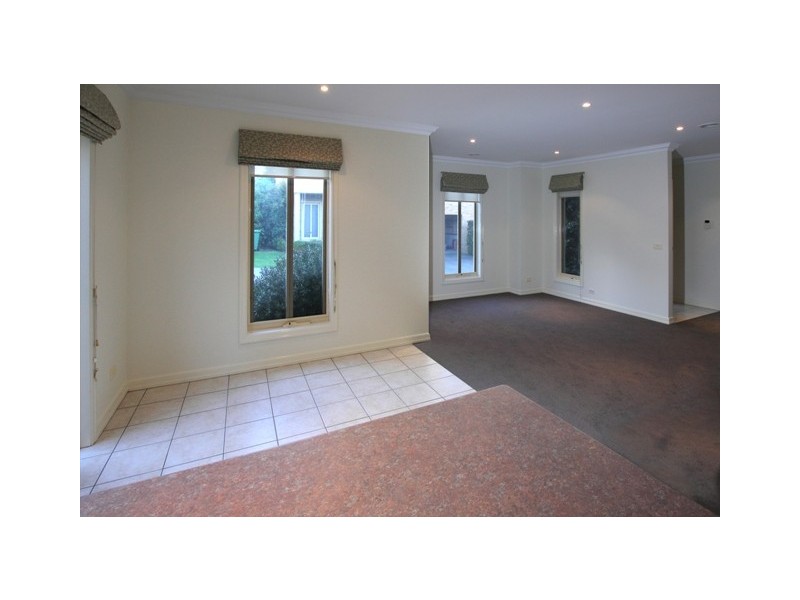 2/330 Canterbury Road, Ringwood VIC 3134