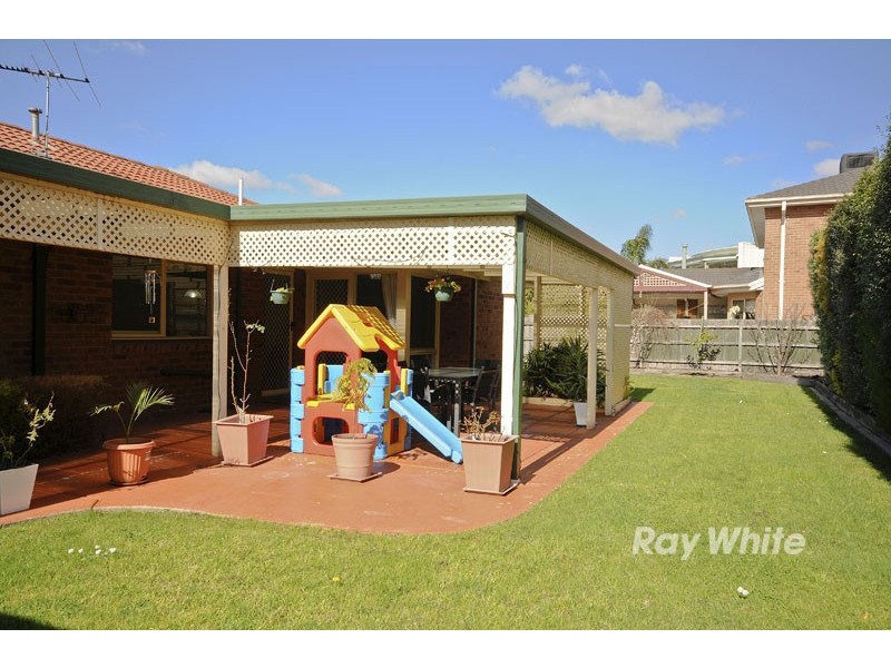 61 Mendora Crescent, Wantirna South VIC 3152